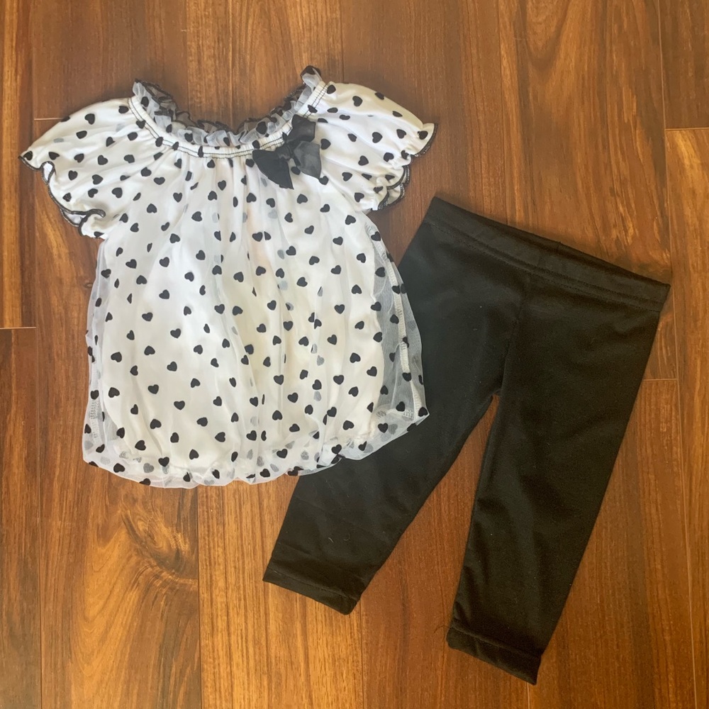 White bubble top shirt w/black 🖤 & black pants